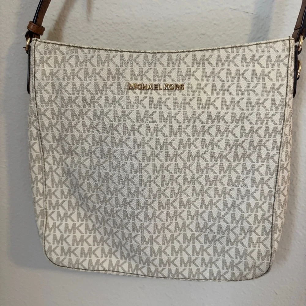 Michael Kors Jetsetter Crossbody